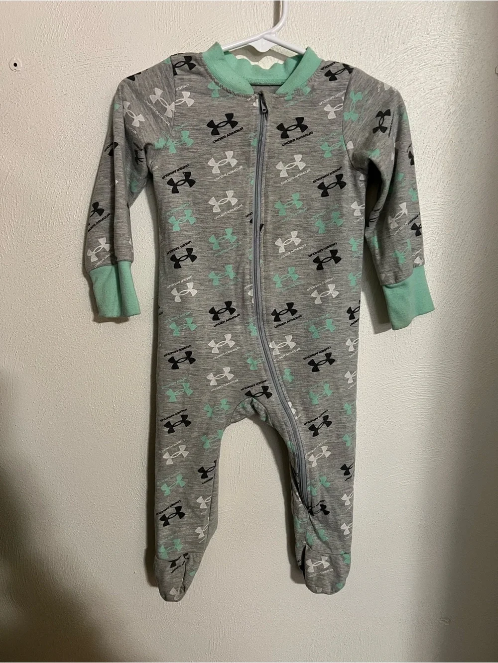UNDER ARMOUR Full Zip Footed Casual Logo Sleeper Onsie‎ Grey Teal Baby 9-12 mo.